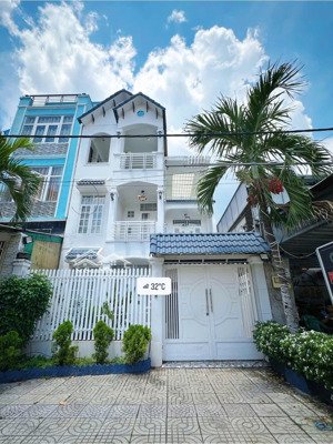 cho thuê nhà phố mặt tiền đường số 10 - kdc phong phú (7x20m) - hđ lâu dài