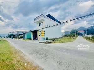 từ vị trí đất cách đường liên xã chỉ 25m. cách chợ và uỷ ban chỉ 800m đường oto thông thoáng