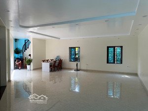 chính chủ cho thuê nhà mặt đường rộng 20m tại đan phượng, diện tích 180m2 sàn