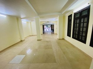 mặt bằng kinh doanh hoàng cầu 150m2x1 sàn mt4m nở hậu 8m khu kd sầm uất ngõ 4 xe tải tránh 35tr/th