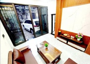 nhà giải phóng hơn 5 tỷ, oto đỗ cửa vào nhà, 37m2 sử dụng 80m2. cách đường lớn 30m