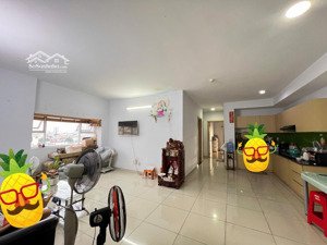 chính chủ bán căn 3pn 104m2 oriental plaza tân phú. căn góc 2 view. giá 4,8 tỷ. lh hùng
