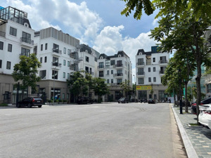 bán căn đơn lập lô góc 5 tầng mặt vườn hoa 2 mặt đường to mênh mông tại khu c14 -the diamond point.