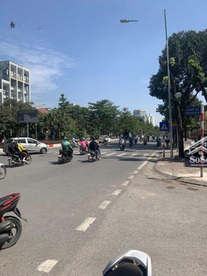 vị trí vàng - lô góc - mặt phố đẹp nhất - hoàng quốc việt, vỉa hè, 4 tầng, 90m2, mặt tiền 6m 34 tỷ