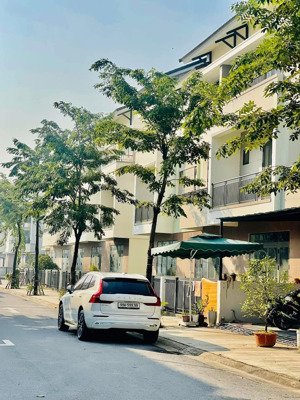 siêu phẩm shophouse hướng nam gần sông giá chỉ 6 tỷ xx lh ngay!