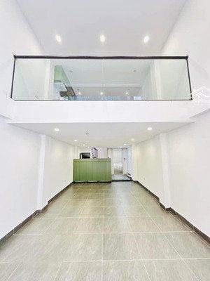 tôi là chính chủ, bán căn nhà phú viên, giá 15,8 tỷ, dt 110m2, có gara, sân rộng, đến ở ngay