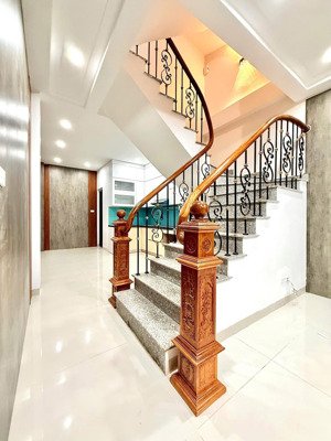 bán nhà dòng tiền, 10 phòng kk. ngõ 195 trần cung, cầu giấy ô tô đỗ cổng 50m2 6 tầng 12,2 tỷ