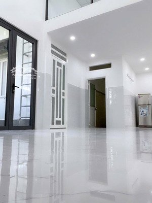 cho thuê nhà nguyên căn mới gác đúc