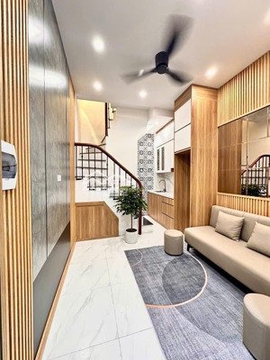 18m2 x 3 ngủ hoàn kiếm , thẳng 7m ra mặt phố ô tô tải tránh nhau , nhà đẹp ở luôn