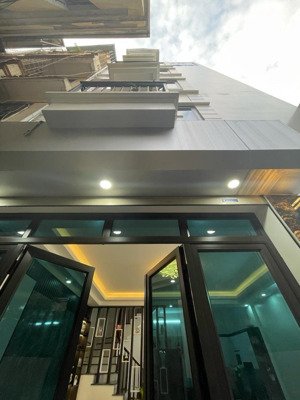 chính chủ cần bán gấp căn nhà dòng tiền tại phố kim mã,chục xe ô tô đỗ cửa