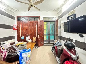 hiếm có chỉ 7,3 tỷ, bán nhà riêng định công thượng, hoàng mai,38m2*4t, ngõ thông, gần ôtô, 2 thoáng