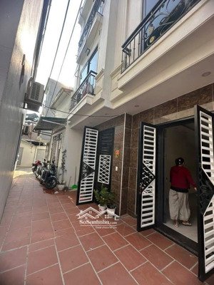 rẻ nhất phân khúc, 32m, chỉ nhỉnh 4tỷ9 nhà 5 tầng, 20m ra đường ô tô, sẵn nội thất, đường thông