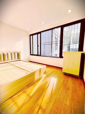 bán căn nhà chính chủ. láng hạ đi vào 60 mét, c1 hoàng ngọc phách phòng 409 - 90 mét