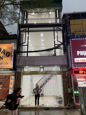 cho thuê nhà mặt đường cầu giấy, diện tích 24m2 x 3 tầng, mặt tiền hơn 4m, rất đẹp để kinh doanh