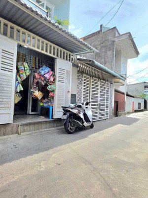 tôi chính chủ bán nhà 700 triệu shr ngay chợ bình điền