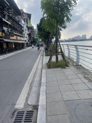 bán nhà hai mặt thoáng mp vệ hồ giao nhật chiêu tây hồ dt 90. mt 6. 4 tầng. giá 6x ty nhỏ