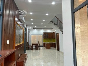 bán căn góc 7x17m view đối diện công viên, nhà full nội thất đẹp, giá cực tốt.