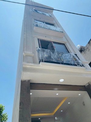 xả lỗ sâu nhà 4.5 tầng có thang máy yên nội ô tô lùi cửa giá không tin nổi!