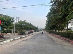 đất thổ cư 100m2 đối diện chợ hưng thạnh, giá 396 triệu, sổ riêng