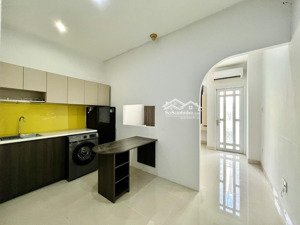 cho thuê căn hộ tách bếp bancol new 100%, máy giặt riêng, rộng 40m2, full nt, gần cao thắng q10