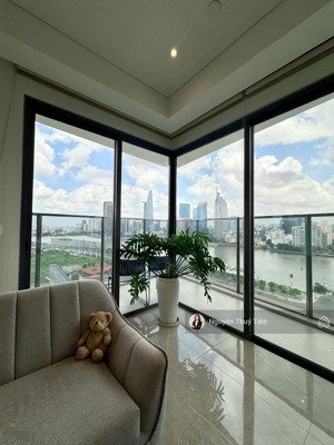 the opera cho thuê căn hộ 4 phòng ngủ view trực diện sông và thành phố, thang máy riêng