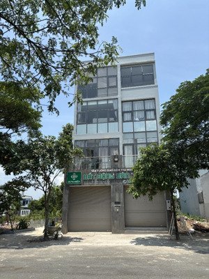 nhà 4 tầng có 12 phòng ngủ, toilet riêng tại kcn long thành