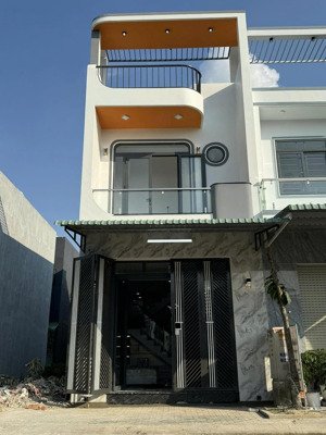 nhà mới sổ sẵn, hỗ trợ thanh toán 12 tháng.