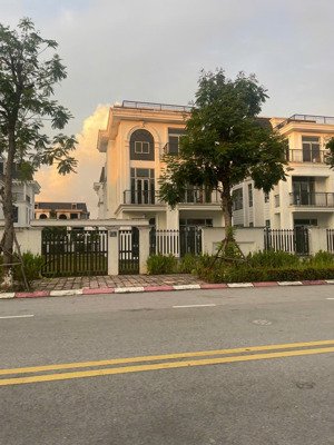 bán biệt thự đơn lập hud, giá ưu đãi 66 triệu /m2, 375 m2 mặt tiền 15m, mặt đường 24m, kinh doanh