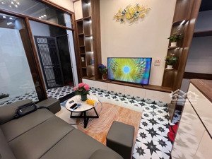 nhà mới kính koong 2 mặt thoáng gần phố vĩnh hưng nội thất như ks 5 sao chỉ nhỉnh 6tỷ