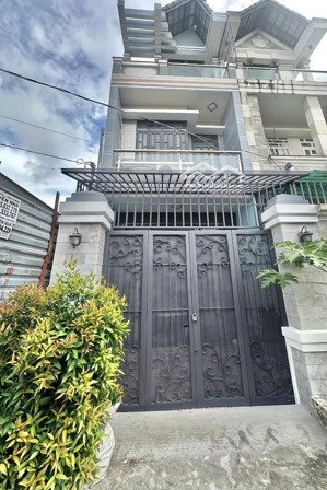 cho thuê nhà 1 trệt 2 lầu 4pn 4x14m hẻm 1027 huỳnh tấn phát quận 7
