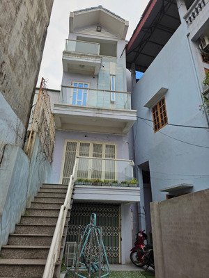 bán nhà dân xây 4 tầng 124.7m2 - cạnh may 10 - 120m ra đường 5 - ngõ thông