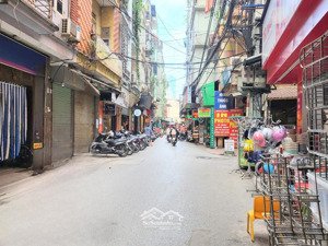 bán đất tặng nhà 3 tầng tại ngõ 8 lê quang đạo. đầu phố, lô góc. đường oto tránh dừng đỗ, kd tốt.