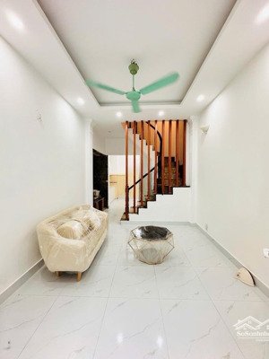 bán nhà lạc long quân 42m2 x 4 tầng 4 ngủ gần ô tô tránh 3 bước ra hồ tây. vị trí siêu đẹp