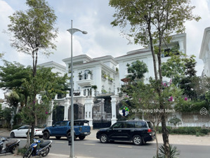biệt thự ven sông vàm thuật góc 2mt, ngang 20m hơn 270m2 đất, kết cấu 4 tầng, giá bán 37 tỷ