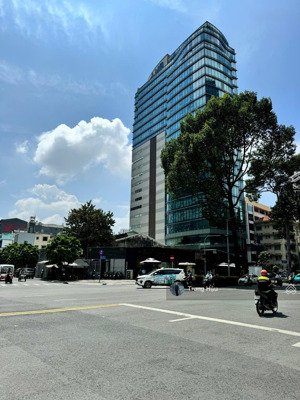 siêu hiếm bán nhà 1.000m2 mặt tiền trần hưng đạo quận 1. gpxd 2 hầm - 15 tầng - gía 300 tỷ