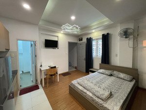 chung cư mini ban công cực rộng, full nt, có tv và lò vi sóng, kế landmark 81, bình thạnh