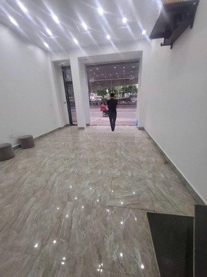 cho thuê nhà mặt ngõ chợ khâm thiên. 35 m2 4 tầng. giá 15 triệu