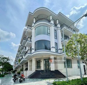 hót - hót cho thuê căn góc vị trí vàng kdt vạn phúc,hầm + 4 tầng, ngăn kính các tầng.
