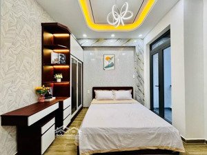 cần tiền bán gấp căn nhà đường phạm văn bạch, p. 15, quận tân bình giá 2 tỷ 780