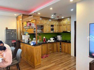 cần bán gấp căn góc 121m2 4pn 3vs tầng trung đẹp, đầy đủ nội thất liền tường, sổ đỏ sẵn giao dịch