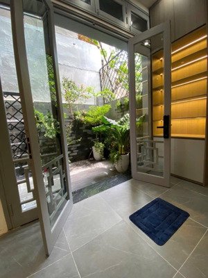 nhà đẹp phố hoàng hoa thám : 46m2 - 4 tầng - 4 ngủ - sân cây xanh thoáng mát.