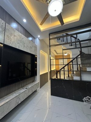 cho thuê nhà đẹp vĩnh phúc, ba đình 60m2 x 6 tầng, 6pn, ô tô vào tận cửa giá 23tr/th