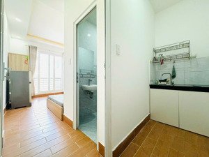 phòng trọ 1pn tách bếp 30m2 gần cao đẳng cao thắng q1 ngay cầu công lý - hoàng sa full nội thất