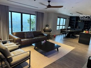 gia đình cần bán căn 3pn góc 142m2, có sân vườn tòa n04 udic, giá 11.5 tỷ. lh 