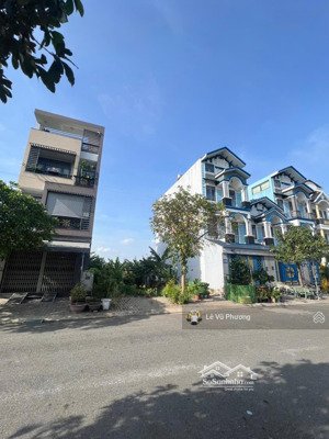 bán đất vị trí đẹp giá rẻ 130m2 ngang 5m, shr, cách quận 1 30 phút