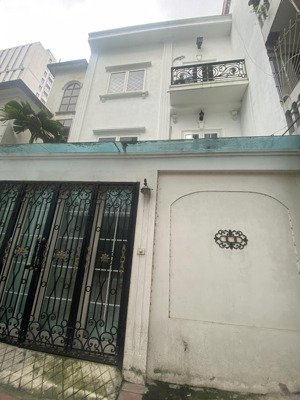 cho thuê nhà ngõ 106 hoàng quốc việt, cầu giấy 80m2, 4pn, 3wc ở 20 triệu/th full đồ ở luôn