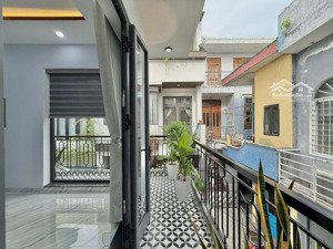 bán gấp nhà 2 tầng vị trí cực đẹp, full nội thất, đủ tiện ích, giá chỉ nhỉnh 4 tỷ