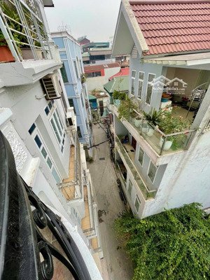 nhỉnh 9 tỷ có nhà đẹp 35m2 phố bồ đề, ngõ to ô tô vào nhà, full nội thất, sát mặt phố kinh doanh