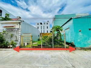 bán gấp đất 141m2 đường 7m phan văn định, kẹp lối thoát hiểm 1m hiếm có, sát biển