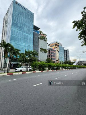 building mt điện biên phủ q. bình thạnh. dt 15 x 40m. hầm - 10 tầng. hđt 900 triệu. giá 180 tỷ